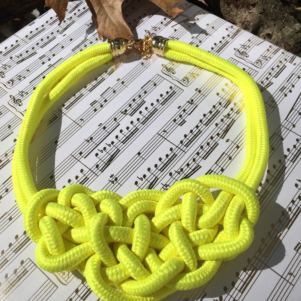 Yellow bib necklace - Picture 7 of 7